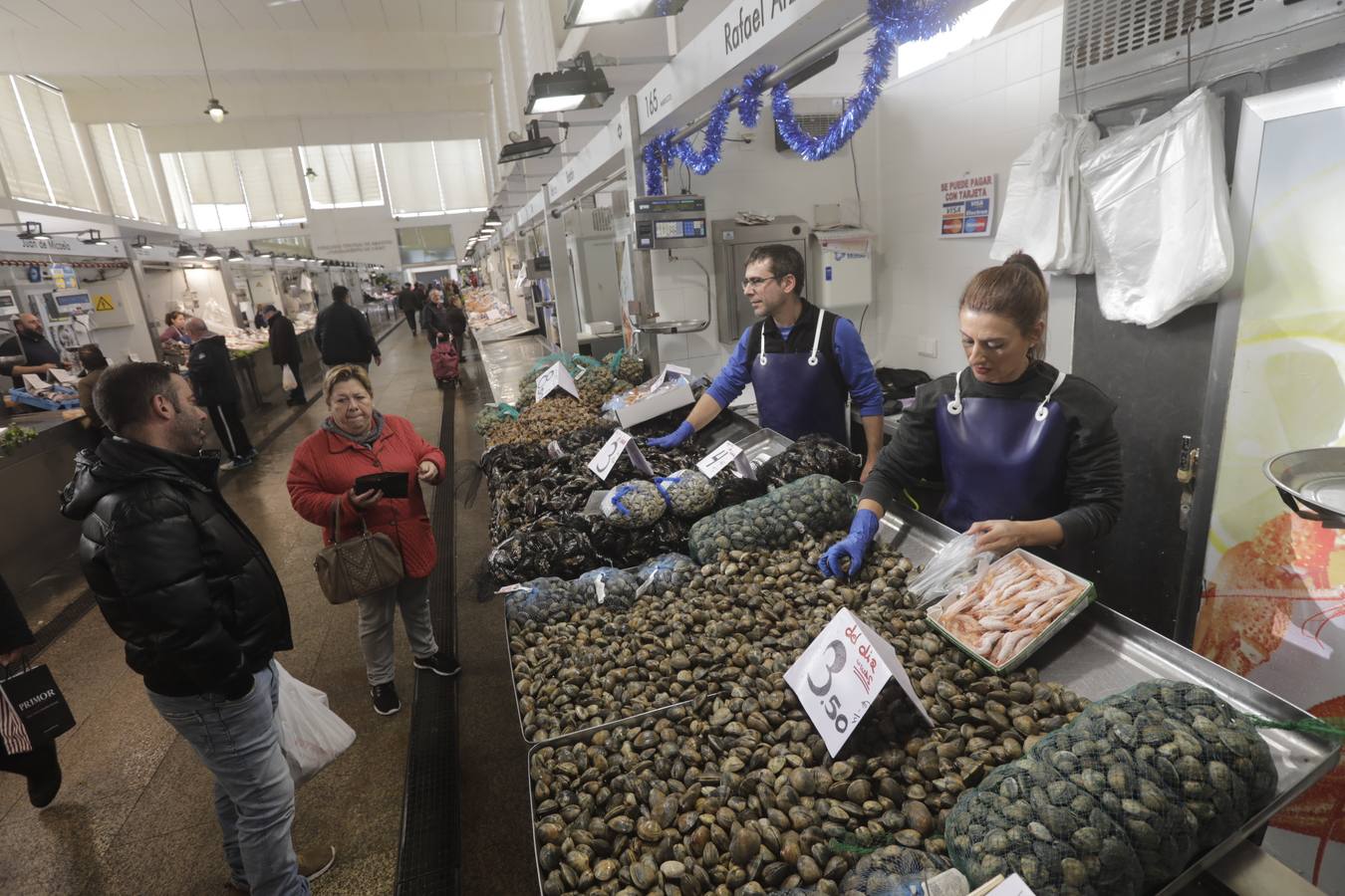 FOTOS: Las compras de última hora en el mercado de Cádiz