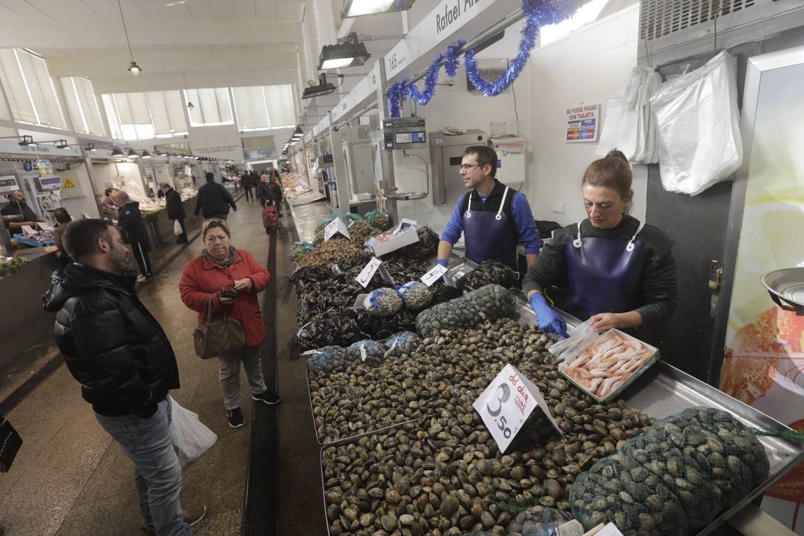 FOTOS: Las compras de última hora en el mercado de Cádiz