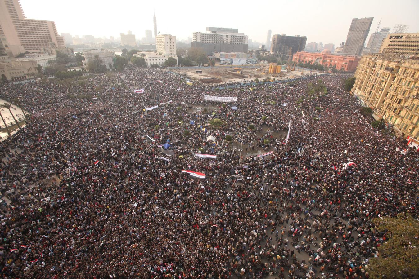 La Primavera Árabe echó a una multitud a las calles de Egipto, donde la ciudadanía protestaba contra Mubarak. 