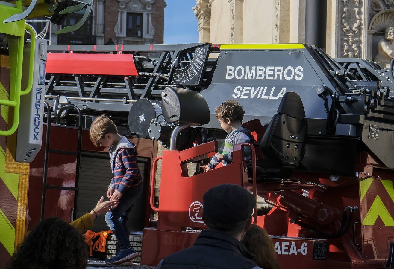 En imágenes, presentación de los nuevos coches de Bomberos en Sevilla