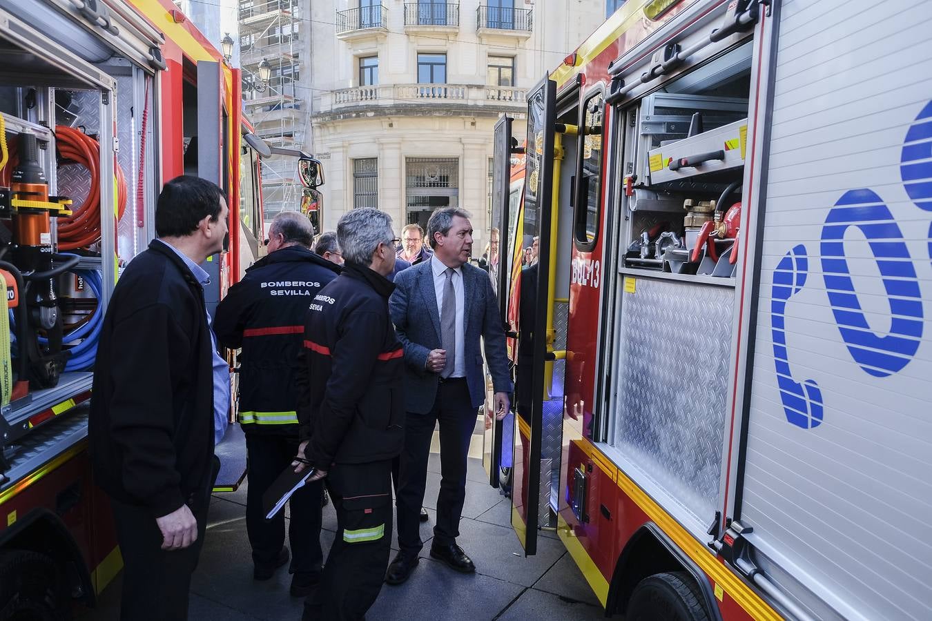 En imágenes, presentación de los nuevos coches de Bomberos en Sevilla