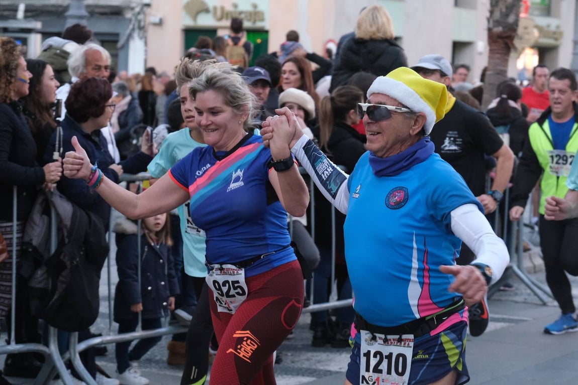 FOTOS: Búscate en la III San Silvestre de Cádiz 2019