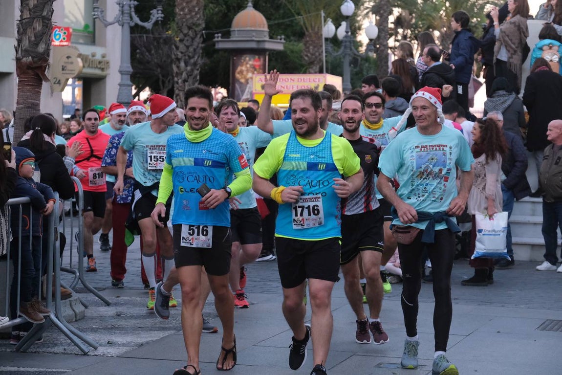 FOTOS: Búscate en la III San Silvestre de Cádiz 2019