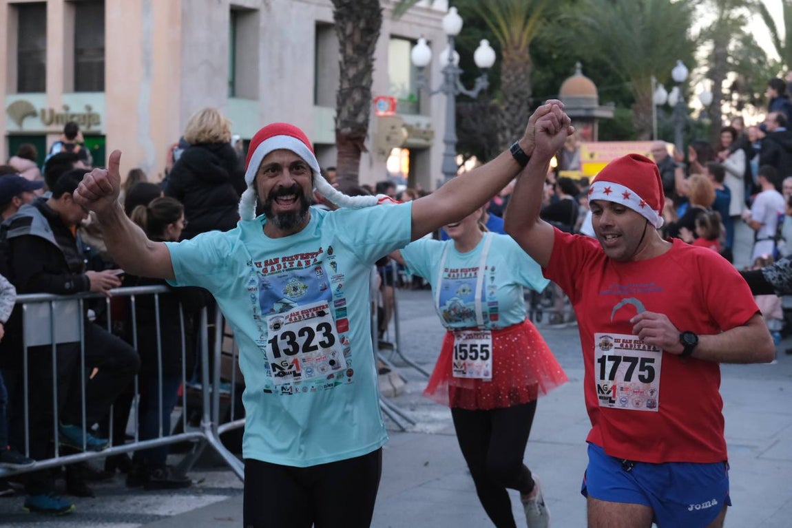 FOTOS: Búscate en la III San Silvestre de Cádiz 2019