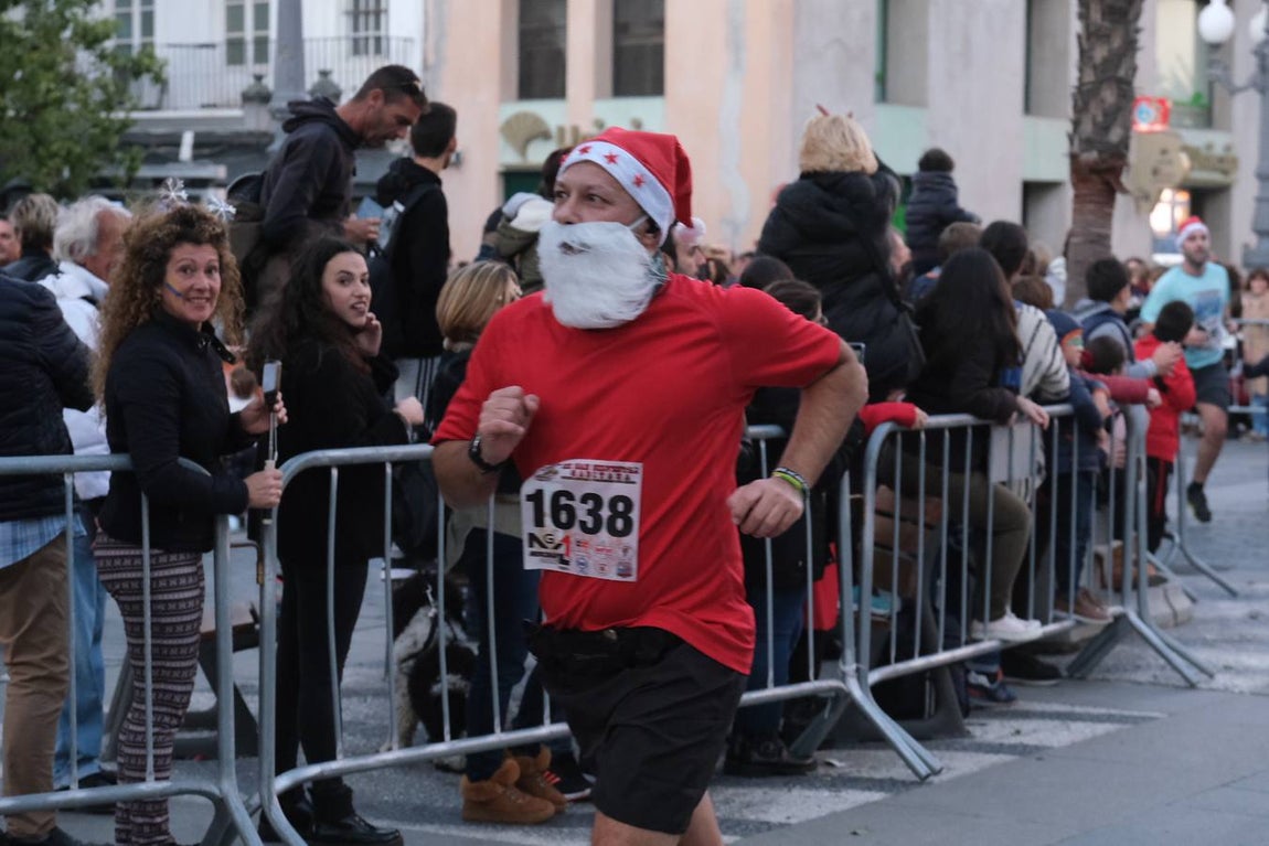 FOTOS: Búscate en la III San Silvestre de Cádiz 2019