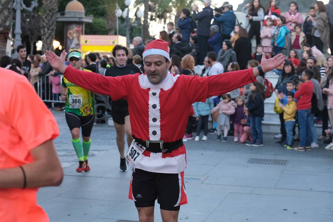 FOTOS: Búscate en la III San Silvestre de Cádiz 2019