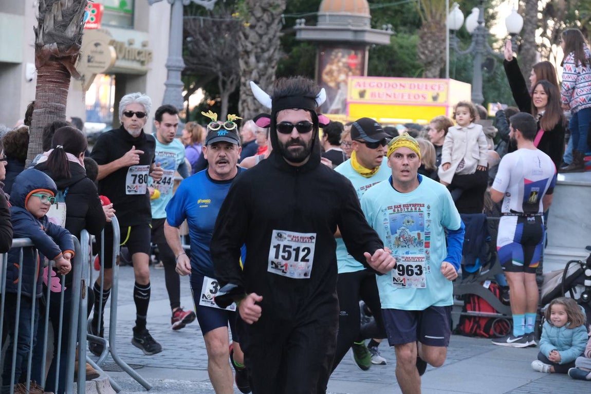 FOTOS: Búscate en la III San Silvestre de Cádiz 2019