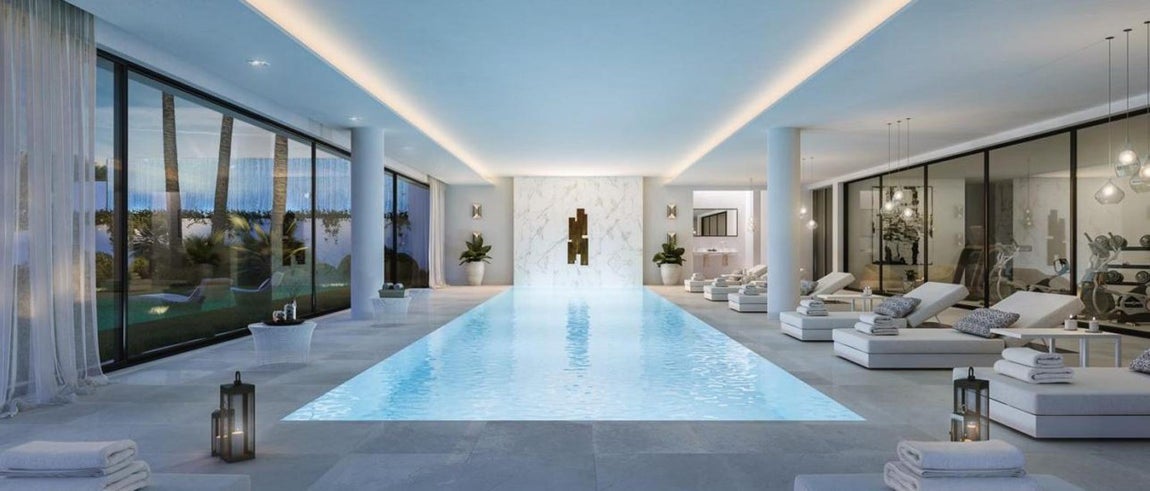 Ibiza Breeze House:14,5 millones de euros. Es un lugar para reconectarse, disfrutar de las comodidades de un complejo de lujo en su propia casa y expresar su estilo e intereses personales. Esta villa es un lienzo en blanco para disfrutar de un estilo de vida, ya sea en su acogedora cocina familiar, elegante salón, lujosa suite principal, spa privado o desde la terraza panorámica mientras disfruta de un momento tranquilo y mira cómo el cielo se vuelve rosa y naranja mientras el El sol se pone detrás de Gibraltar