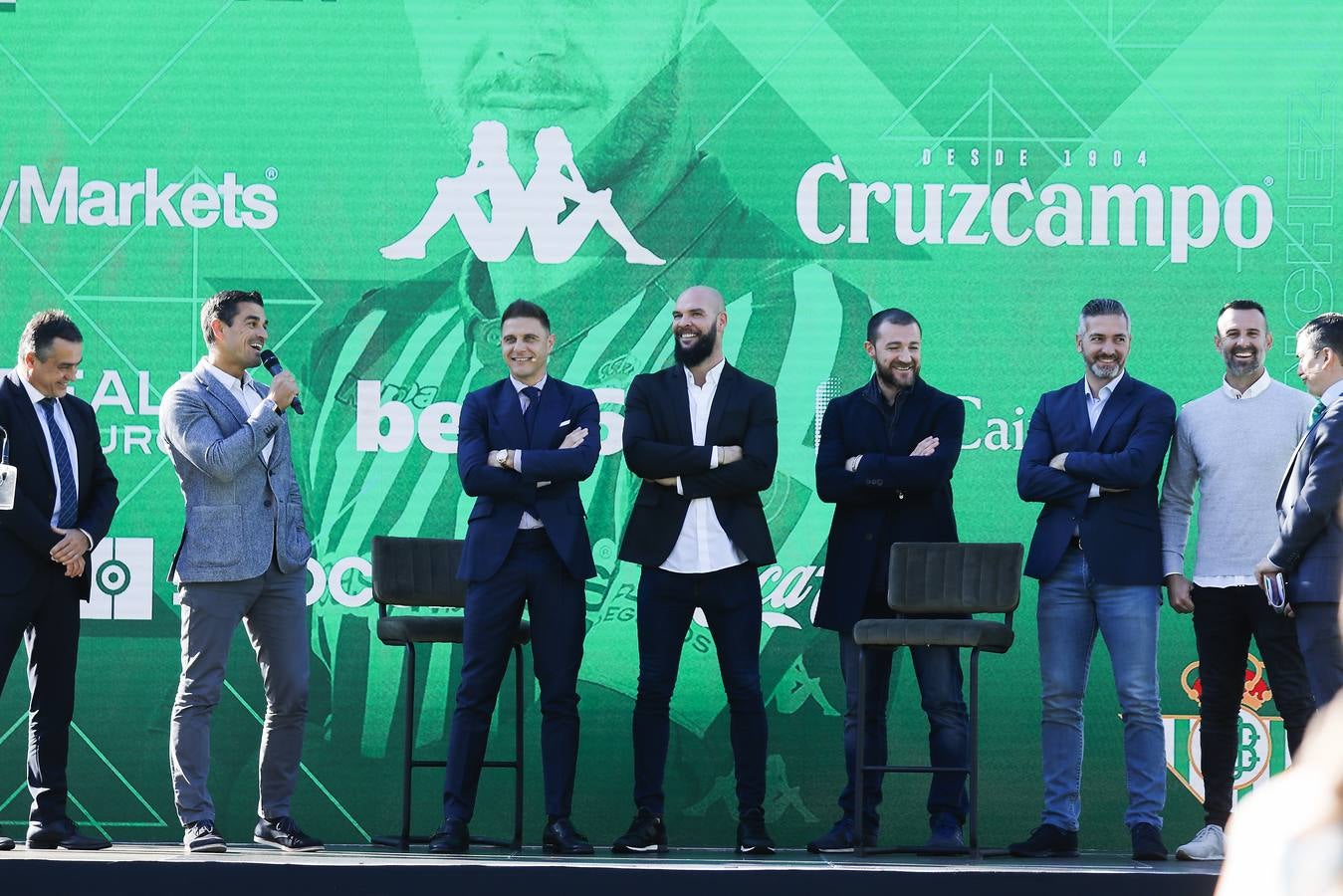 Las imágenes del homenaje a Joaquín por su renovación en el Real Betis