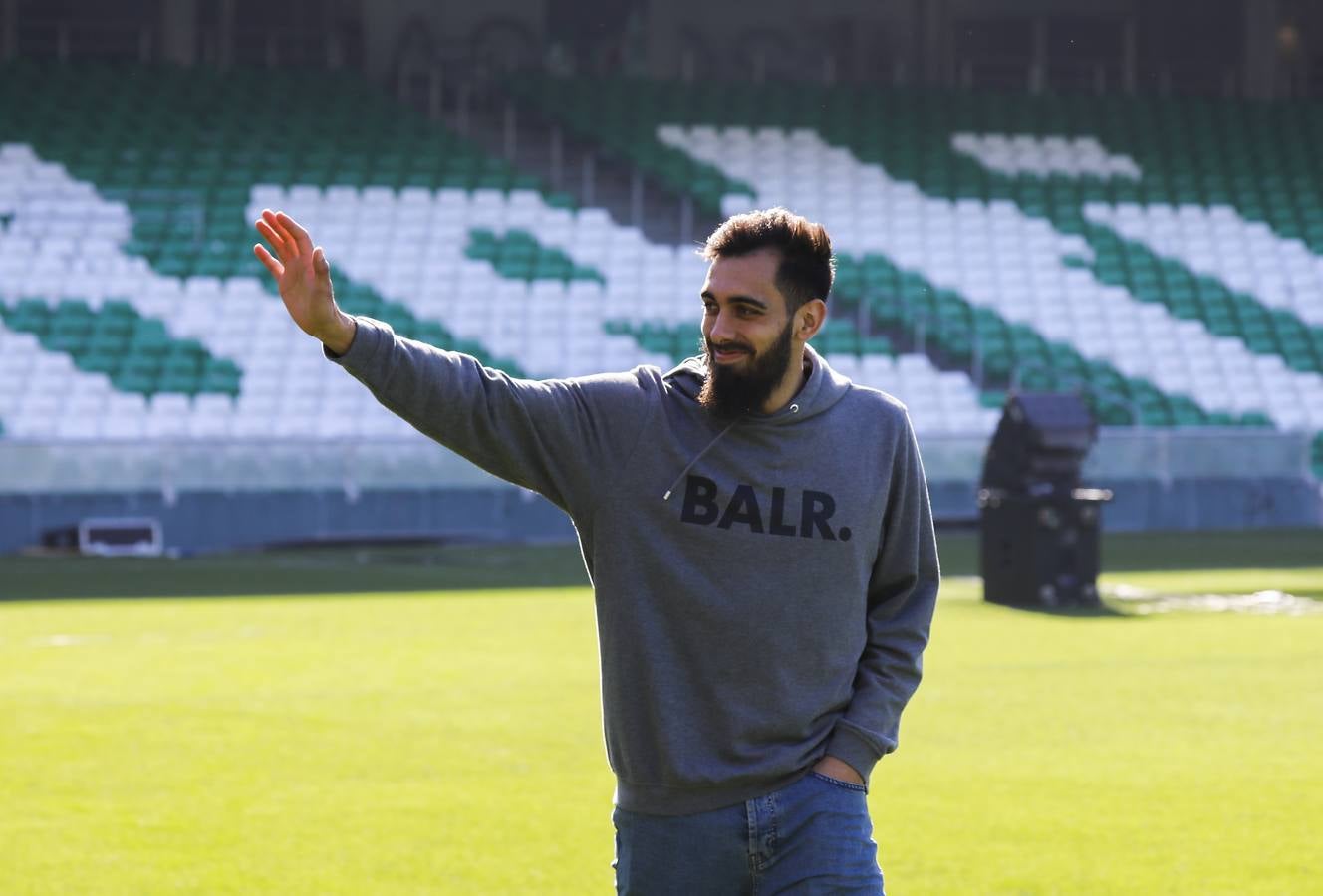 Las imágenes del homenaje a Joaquín por su renovación en el Real Betis