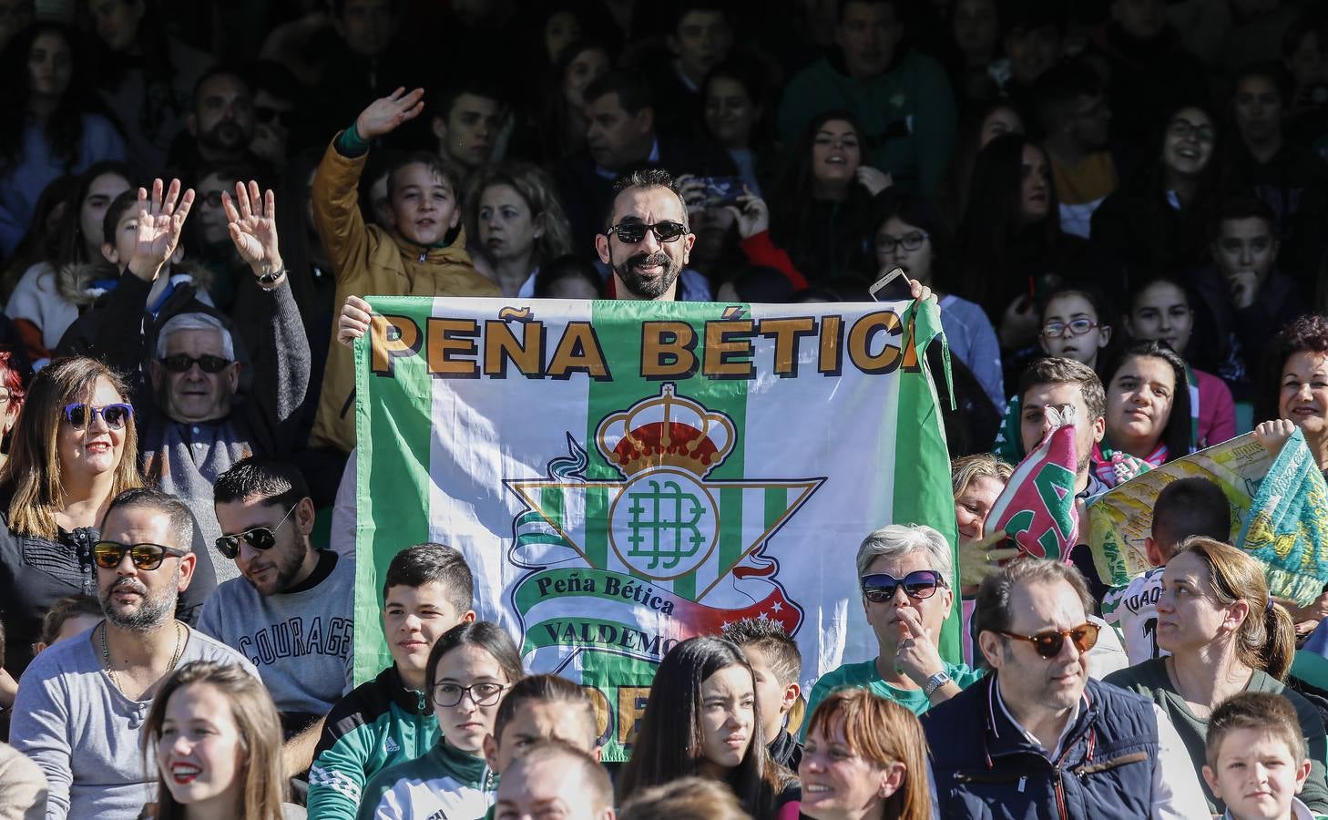 Las imágenes del homenaje a Joaquín por su renovación en el Real Betis