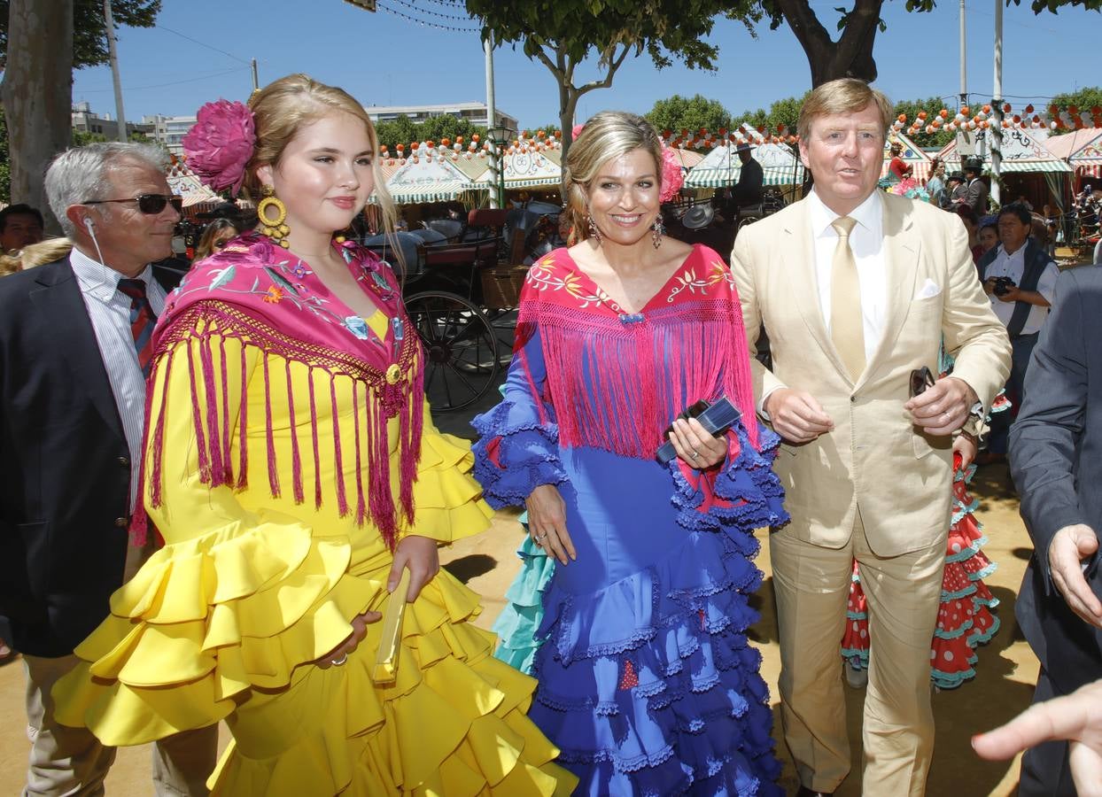 El rey Guillermo Alejandro y la reina Máxima de Holanda, con su hija, celebran su aniversario en la Feria de Sevilla