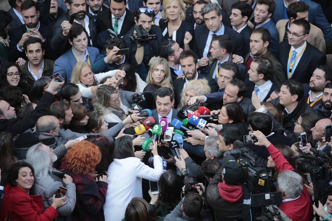 Debate de investidura y votación en la que se nombró a Juanma Moreno presidente de la Junta de Andalucía