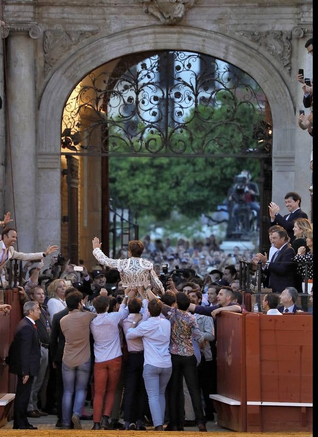 El Juli abandona La Maestranza por la Puerta del Príncipe