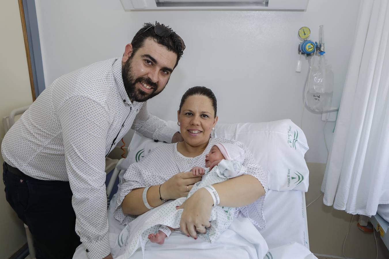 Así es Martina, el primer bebe nacido en Sevilla en 2020