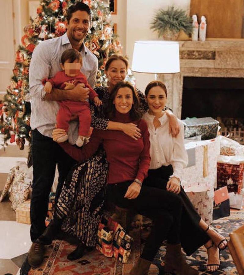 La familia Preysler. Isabel Preysler despidió el año rodeada por los suyos: Tamara Falcó, Ana Boyer, Fernando Verdasco y el pequeño Miguel