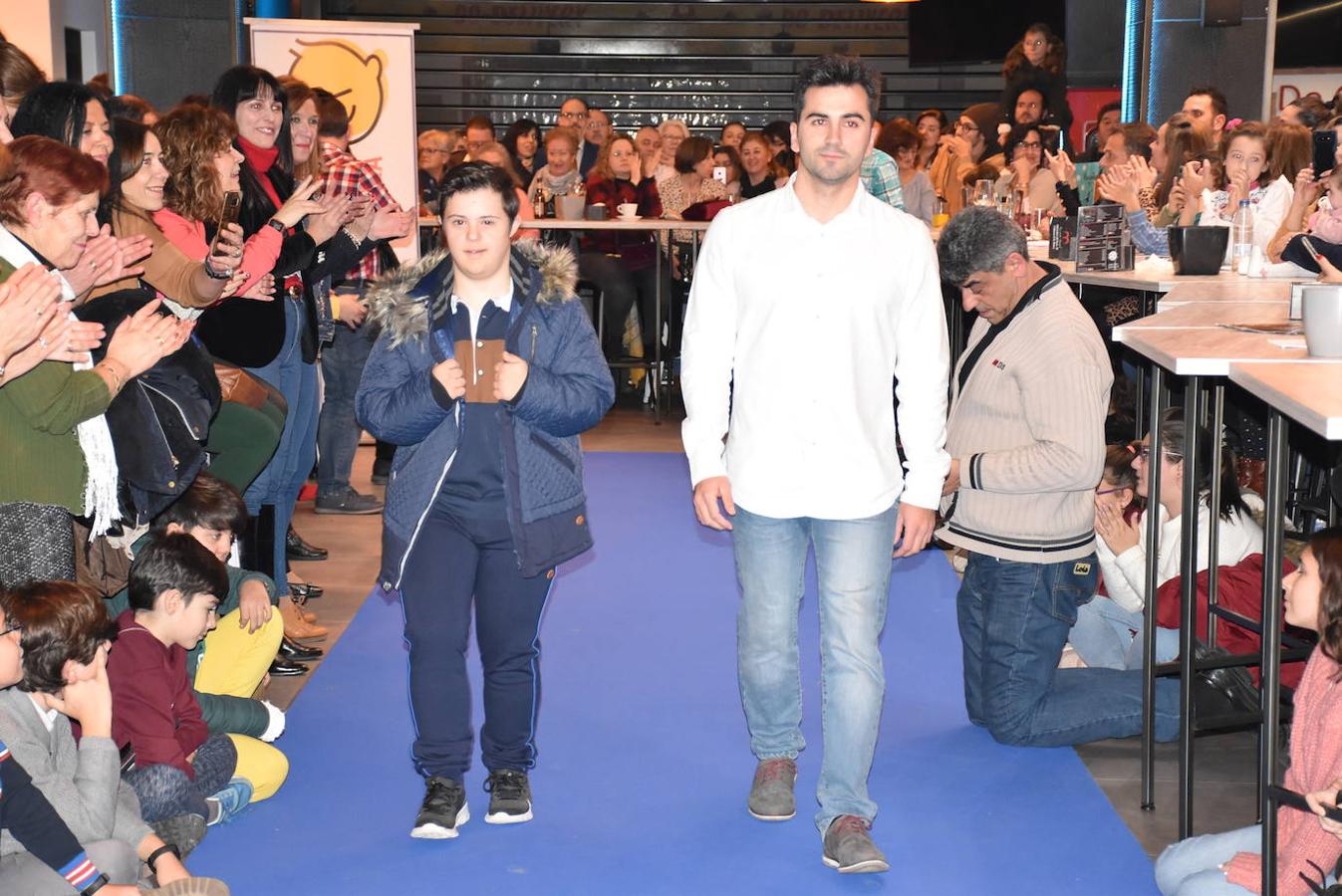 Desfile infantil «Más que moda» a beneficio de la Asociación Down Talavera