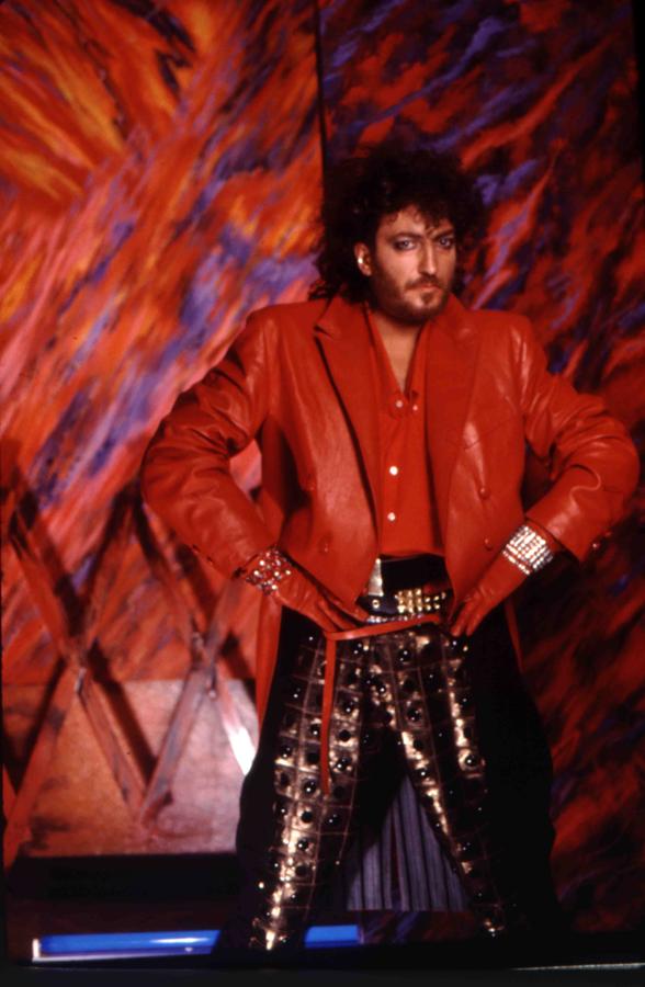 Los excéntricos estilismos de Tino Casal, en imágenes