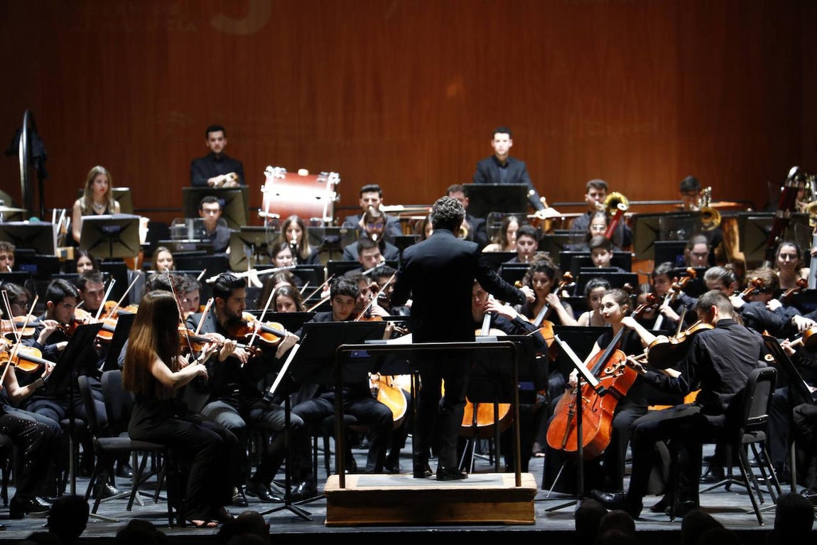 El concierto de la OJA y la Fundación Barenboim en Córdoba, en imágenes
