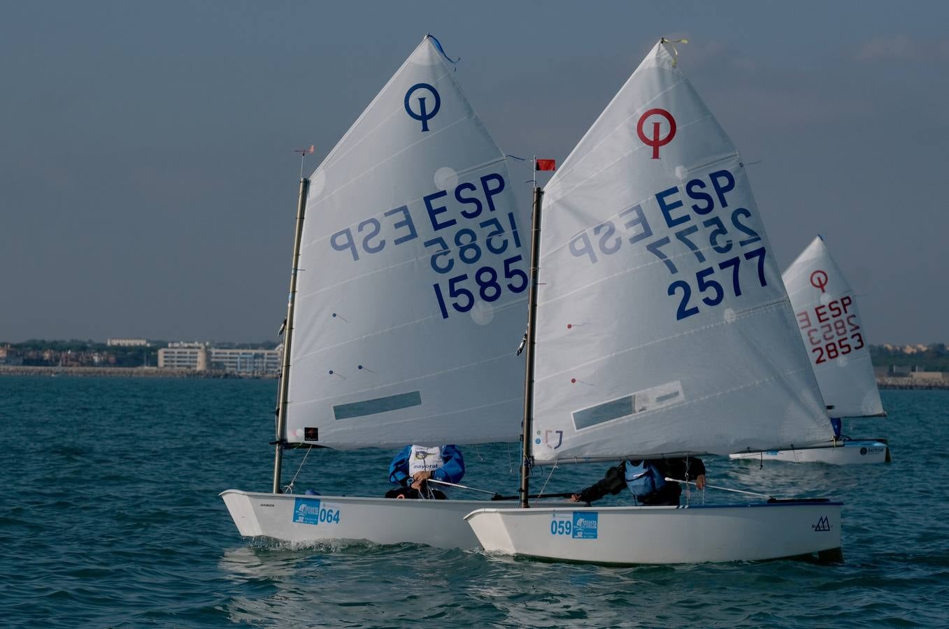 La falta de viento trunca el inicio de la VI Regata Ciudad de El Puerto