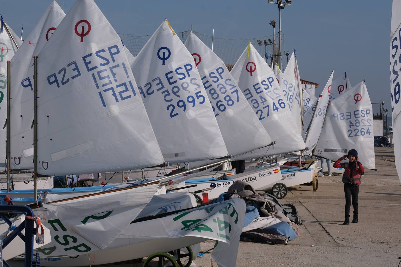 La falta de viento trunca el inicio de la VI Regata Ciudad de El Puerto