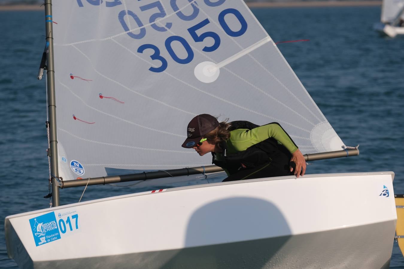 La falta de viento trunca el inicio de la VI Regata Ciudad de El Puerto