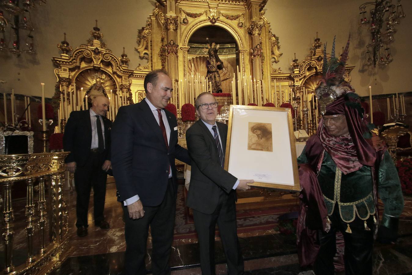 En imágenes, el Heraldo Real recorre las calles de Sevilla