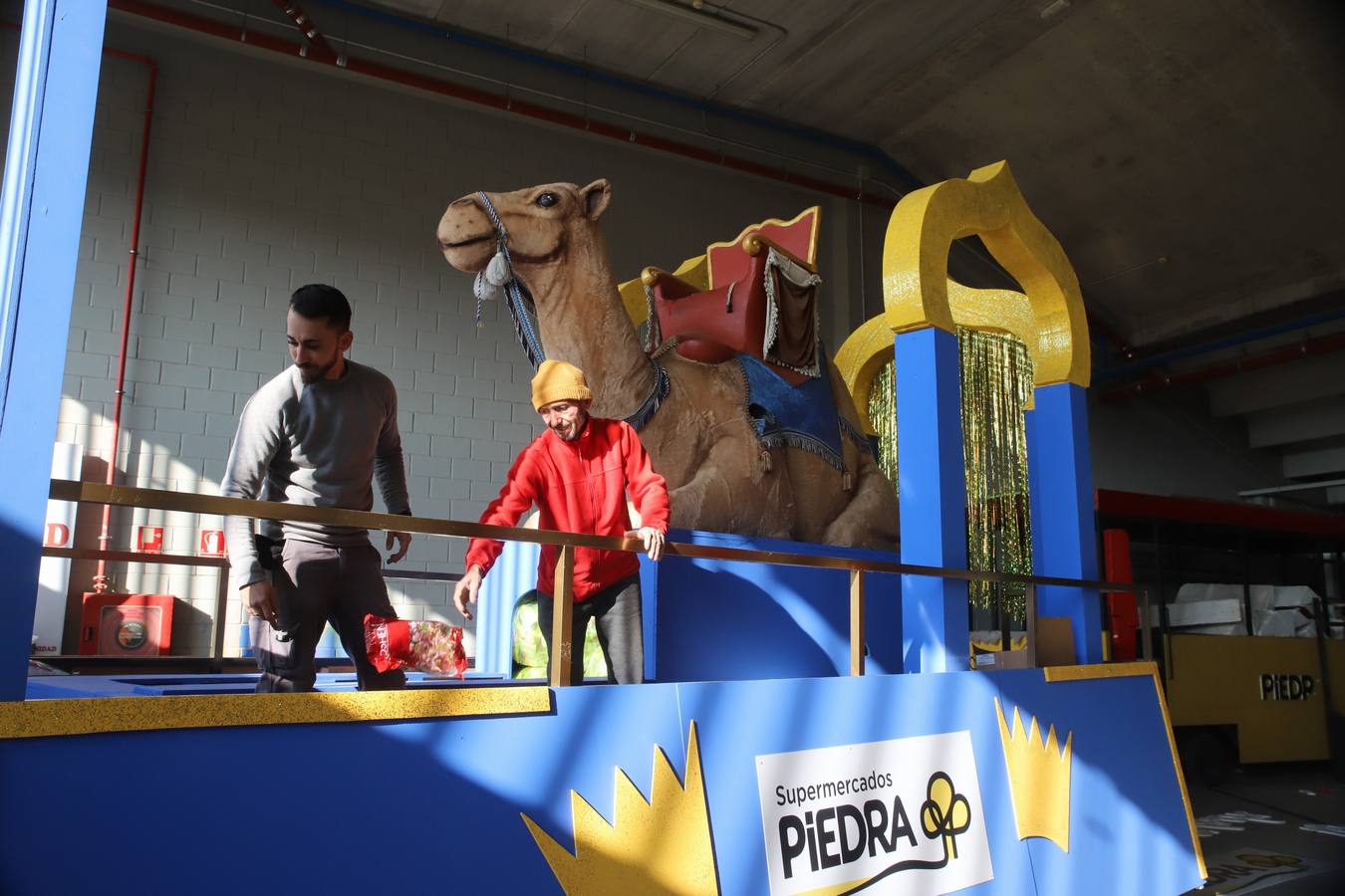 Los preparativos de la Cabalgata de los Reyes Magos de Córdoba, en imágenes