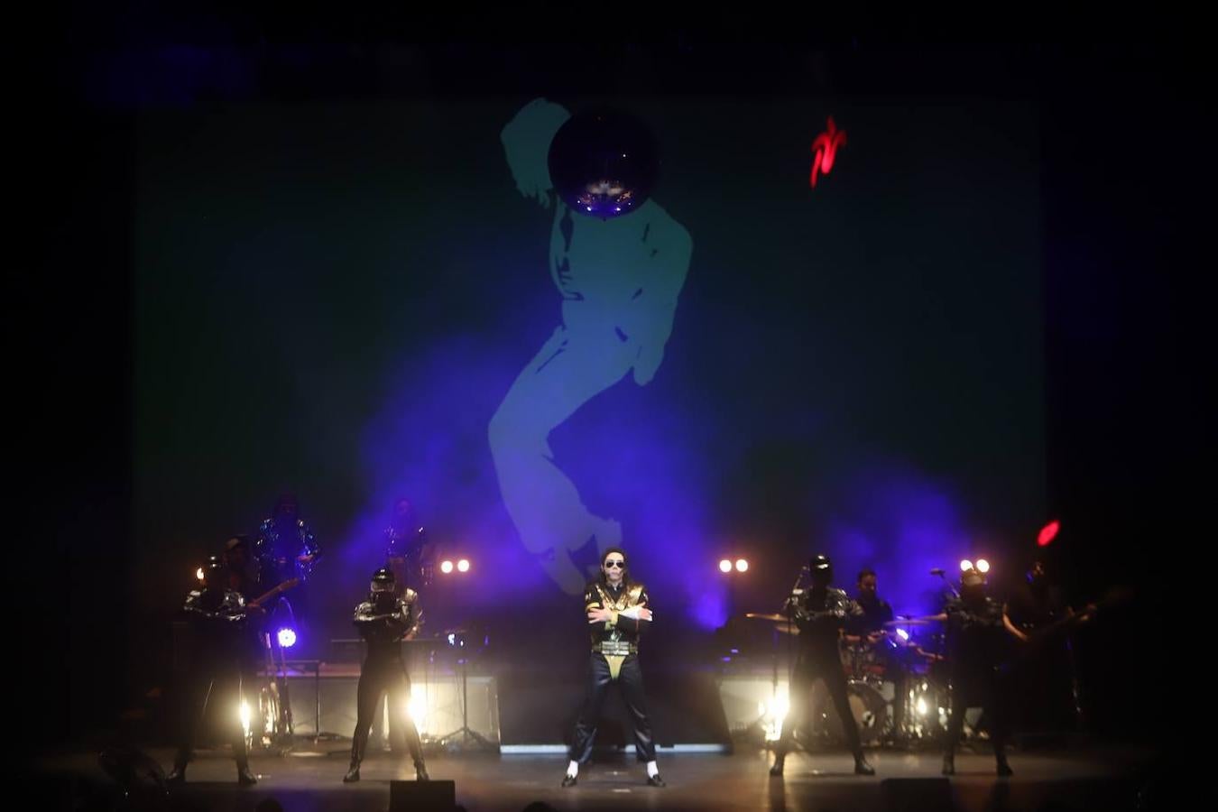 El tributo a Michael Jackson en el Gran Teatro de Córdoba, en imágenes