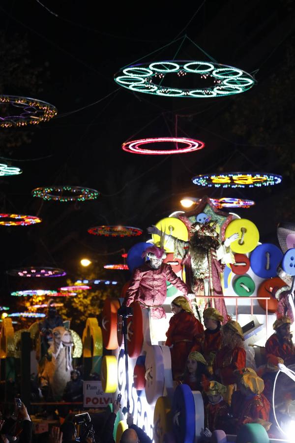 Las mejores imágenes de la Cabalgata de los Reyes Magos en Córdoba