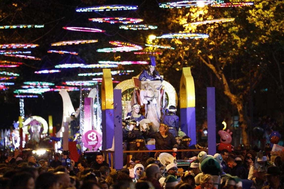 Las mejores imágenes de la Cabalgata de los Reyes Magos en Córdoba