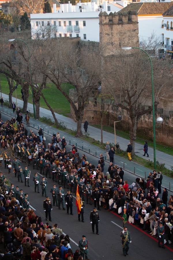 La Cabalgata de Reyes Magos de Sevilla a su paso por la Macarena, en imágenes