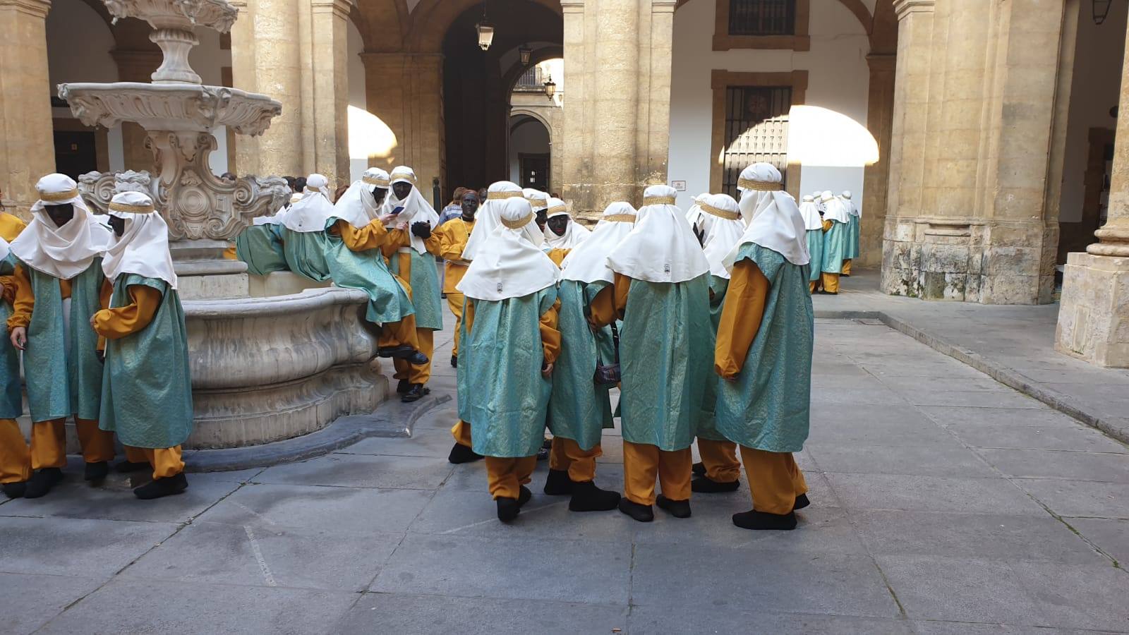 En imágenes, todos los preparativos de la Cabalgata de Reyes Magos de Sevilla en el rectorado