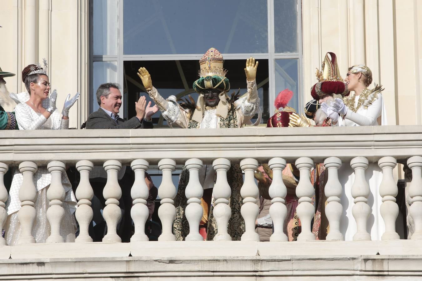 Salida de la Cabalgata de Reyes de Sevilla, en imágenes