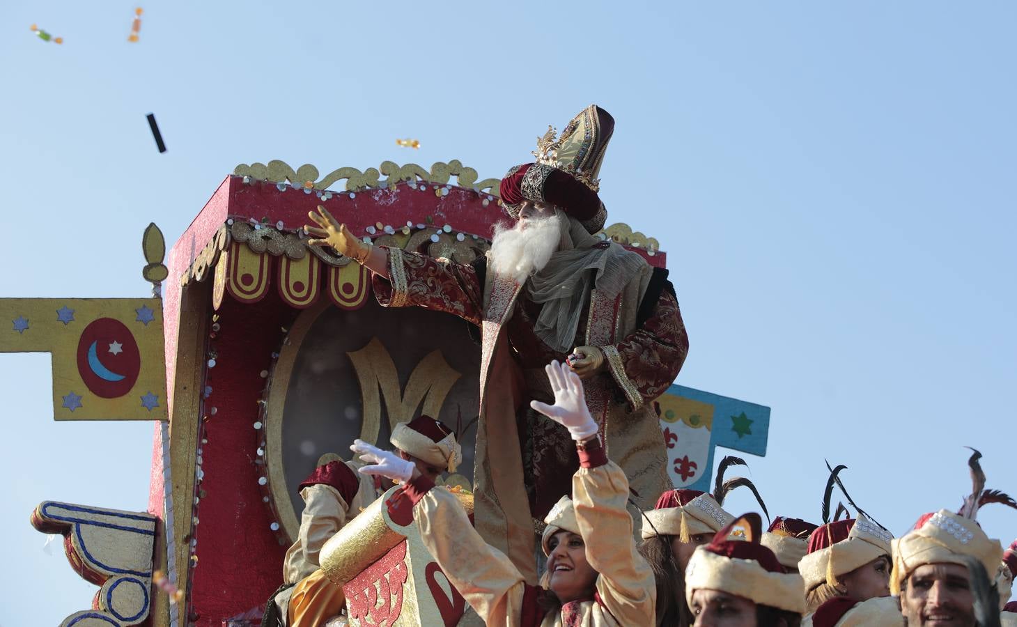 Salida de la Cabalgata de Reyes de Sevilla, en imágenes