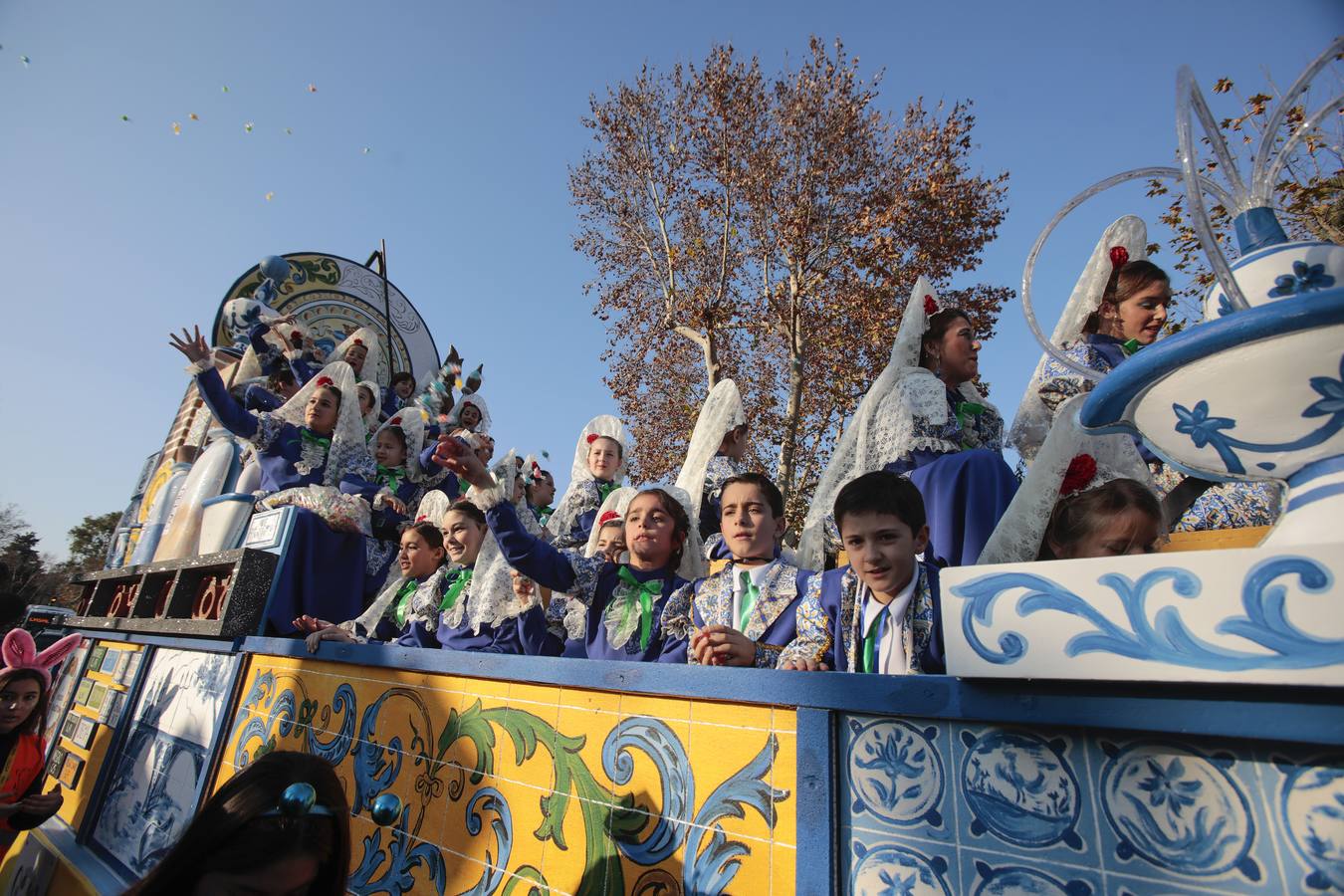 Salida de la Cabalgata de Reyes de Sevilla, en imágenes