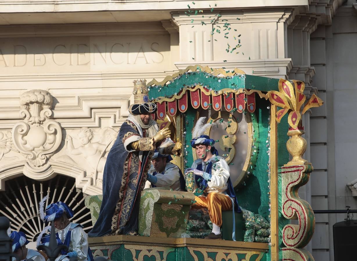 Salida de la Cabalgata de Reyes de Sevilla, en imágenes