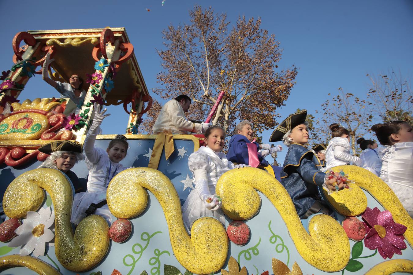 Salida de la Cabalgata de Reyes de Sevilla, en imágenes