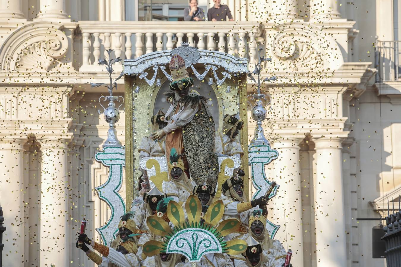 Salida de la Cabalgata de Reyes de Sevilla, en imágenes