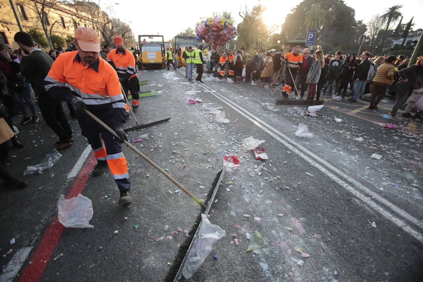 Salida de la Cabalgata de Reyes de Sevilla, en imágenes