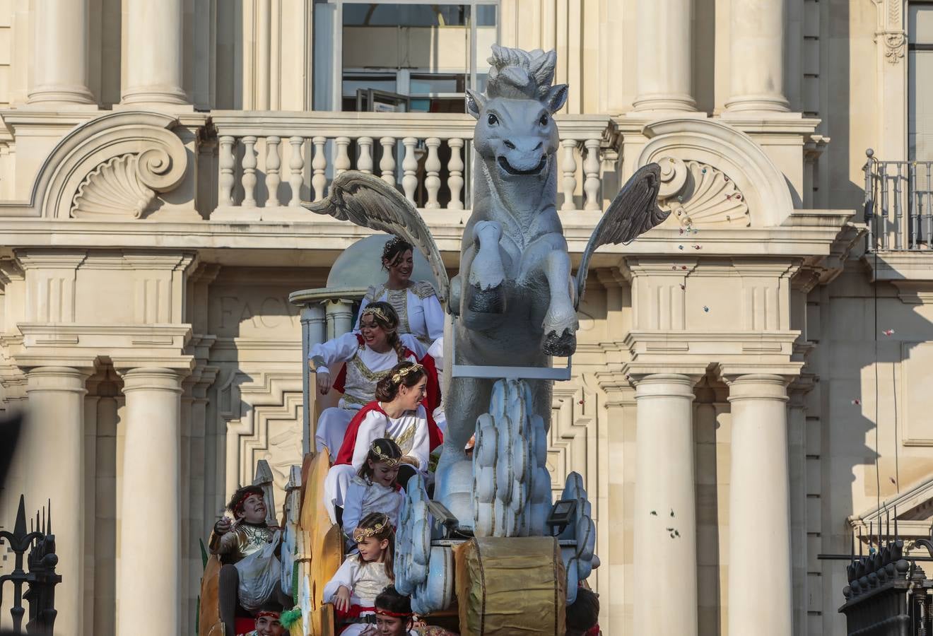 Salida de la Cabalgata de Reyes de Sevilla, en imágenes