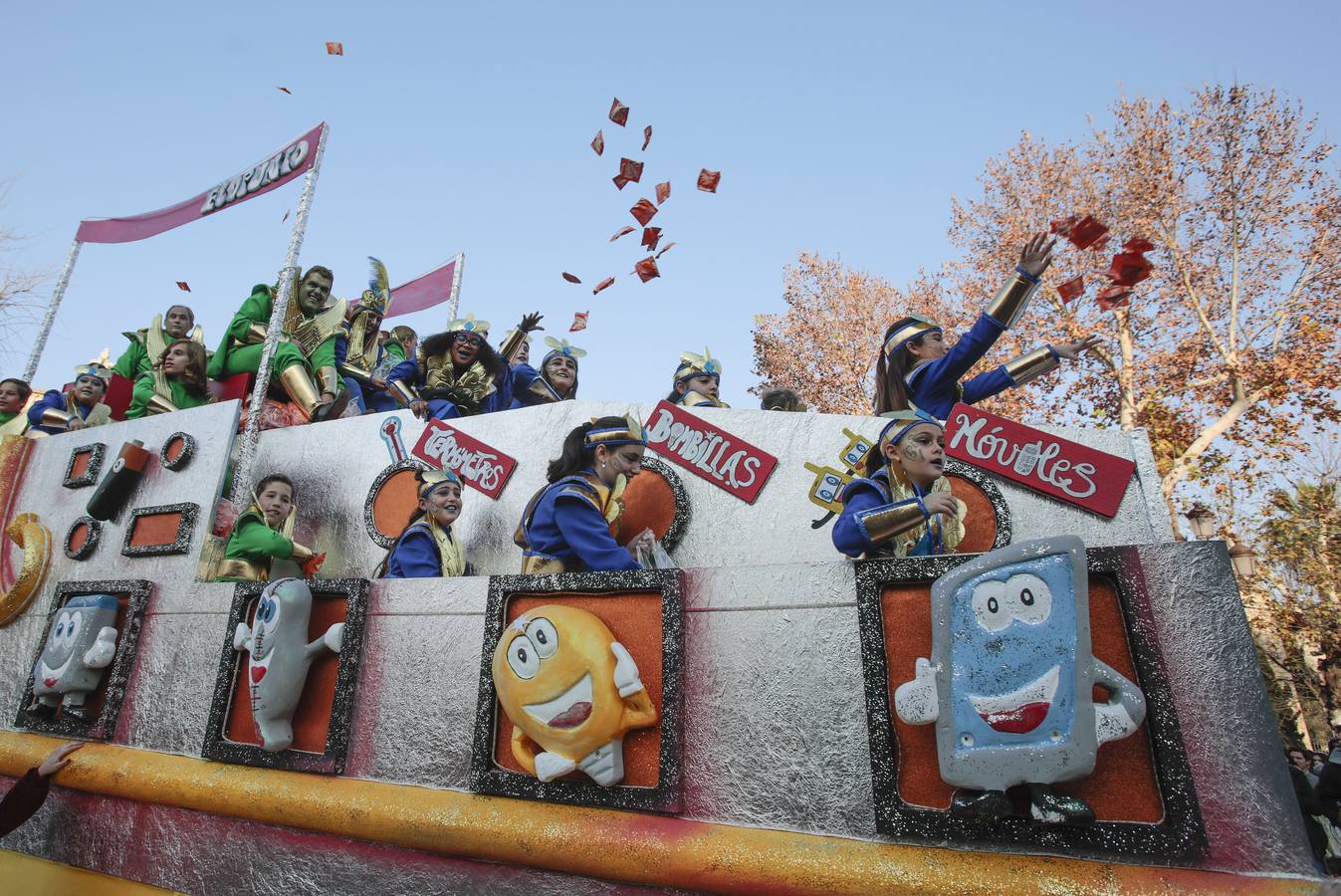 Salida de la Cabalgata de Reyes de Sevilla, en imágenes