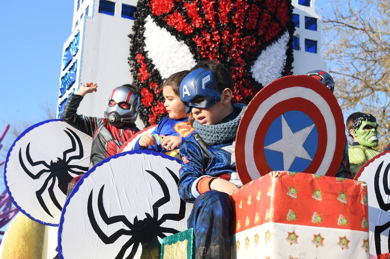 Cientos de personas acuden a la gran Cabalgata de Reyes Magos de Tomares