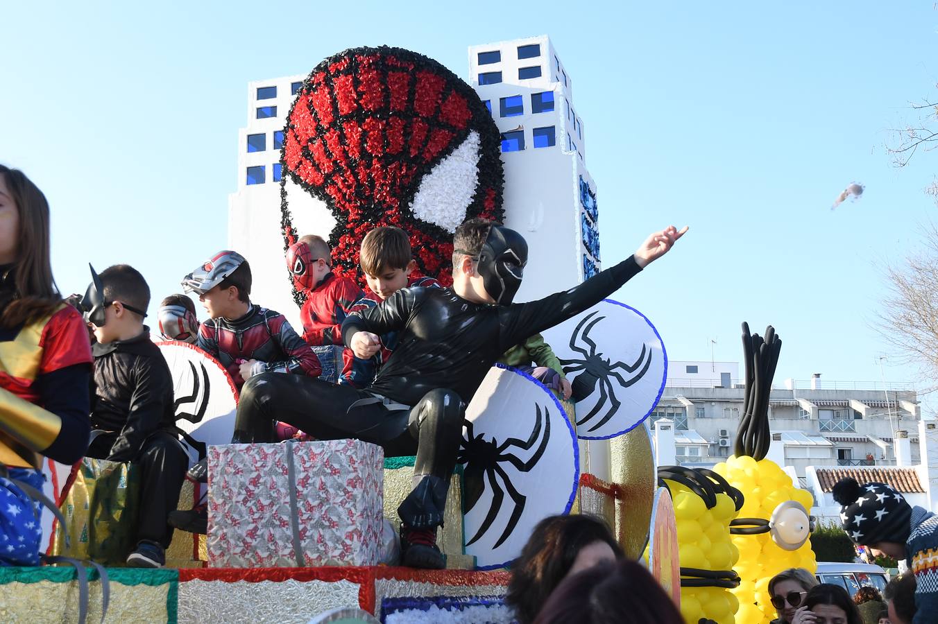 Cientos de personas acuden a la gran Cabalgata de Reyes Magos de Tomares