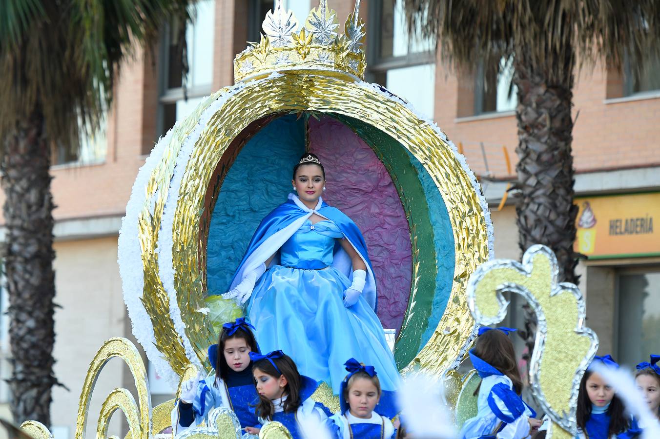 Cientos de personas acuden a la gran Cabalgata de Reyes Magos de Tomares