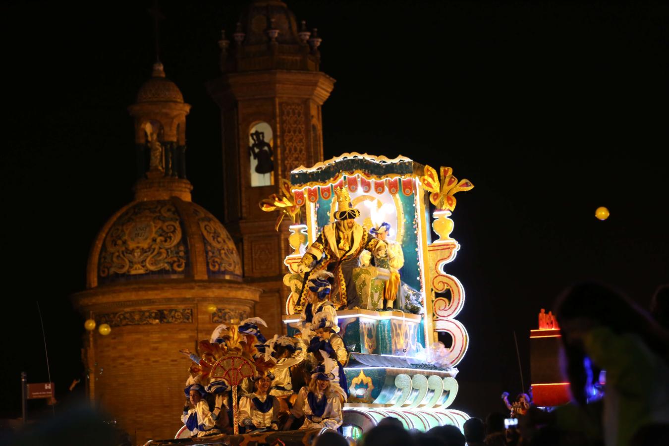 En imágenes, la Cabalgata de los Reyes Magos por Triana