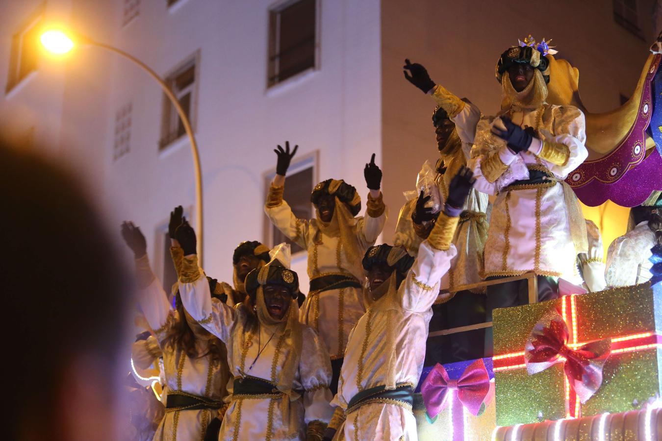 En imágenes, la Cabalgata de los Reyes Magos por Triana