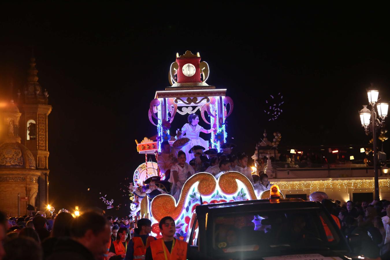 En imágenes, la Cabalgata de los Reyes Magos por Triana