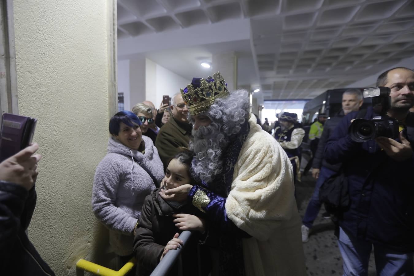 Los Reyes Magos visitan el Hospital Puerta del Mar