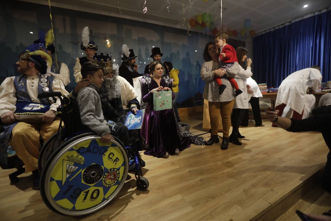 Los Reyes Magos visitan el Hospital Puerta del Mar